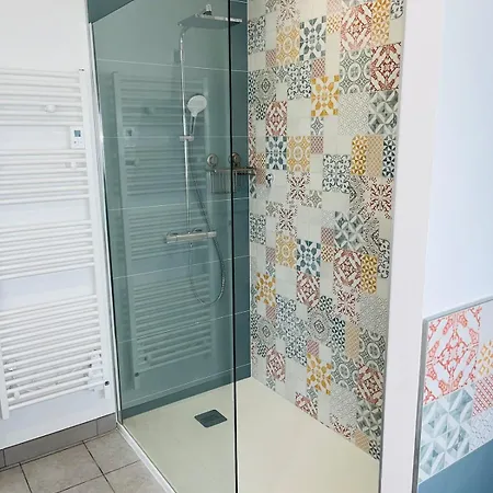 A La Campagne, Piscine Classe Trois-etoiles N2 度假居 *