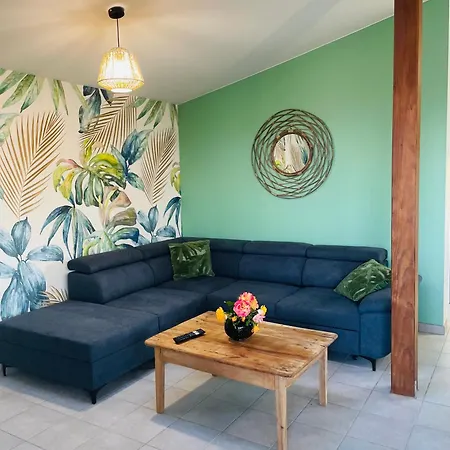 A La Campagne, Piscine Classe Trois-etoiles N2 度假居 *