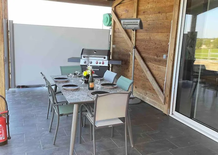 A La Campagne, Piscine Classe Trois-etoiles N2 * Verruyes