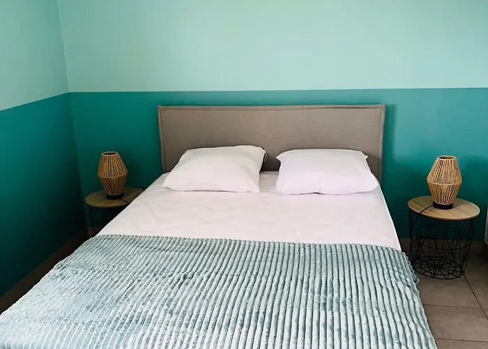 A La Campagne, Piscine Classe Trois-etoiles N2 Feriehus Verruyes