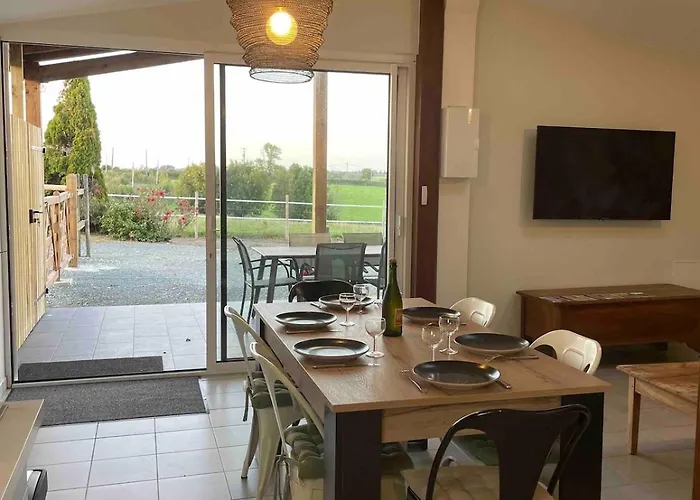 A La Campagne, Piscine Classe Trois-etoiles N2 Feriehus Verruyes